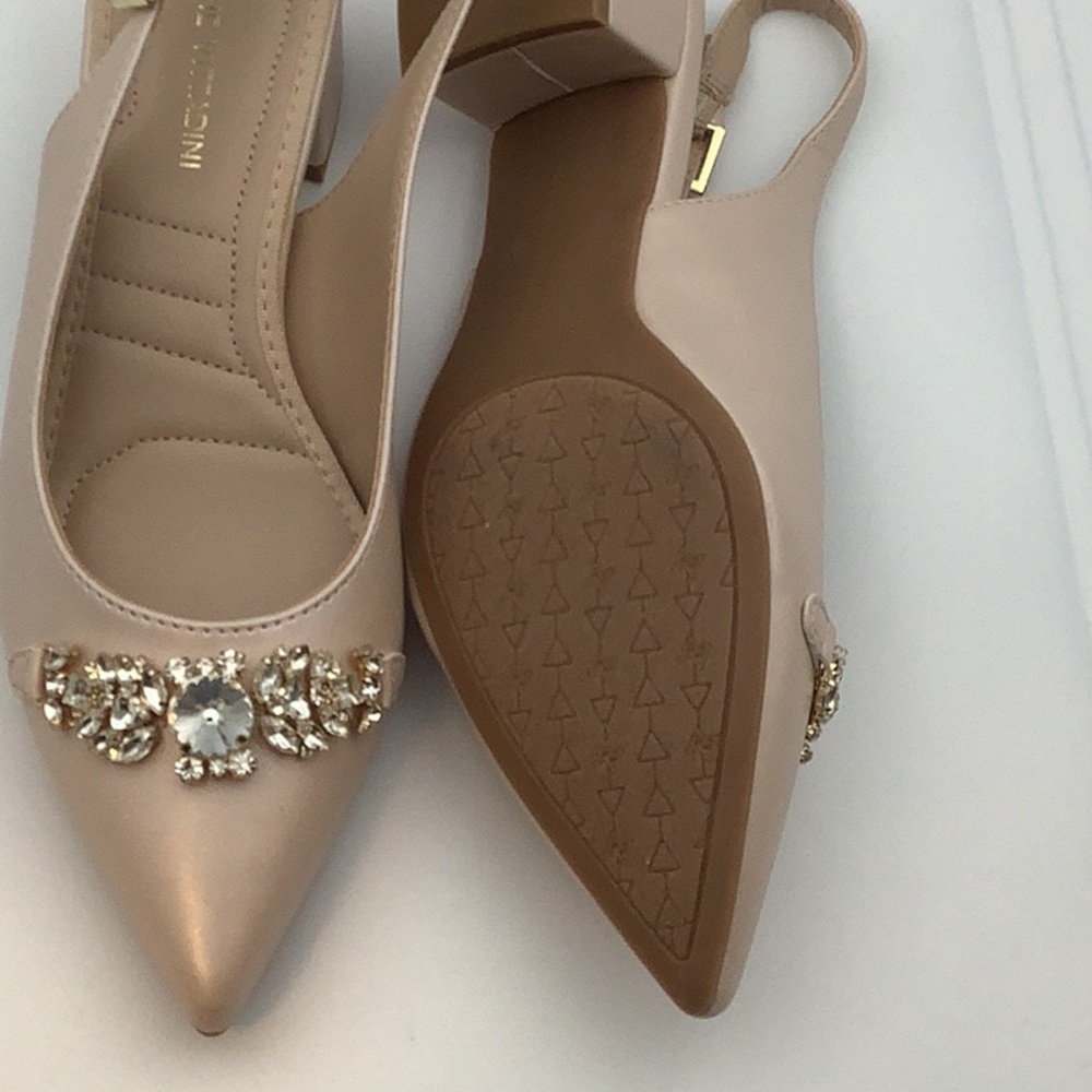 Adrienne Vittadini Pearl neutral Gayle jeweled Slingback Pumps size 7.5 NWT - Picture 2 of 3